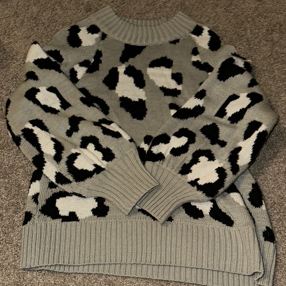 Very J Monochrome Animal Print Sweater